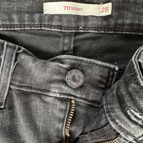 Levi’s 711 Black Skinny Jeans Size 28 - Picture 2 of 3